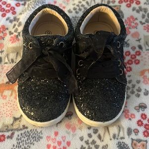 Kids size 6 A Bear Co. tennis shoes